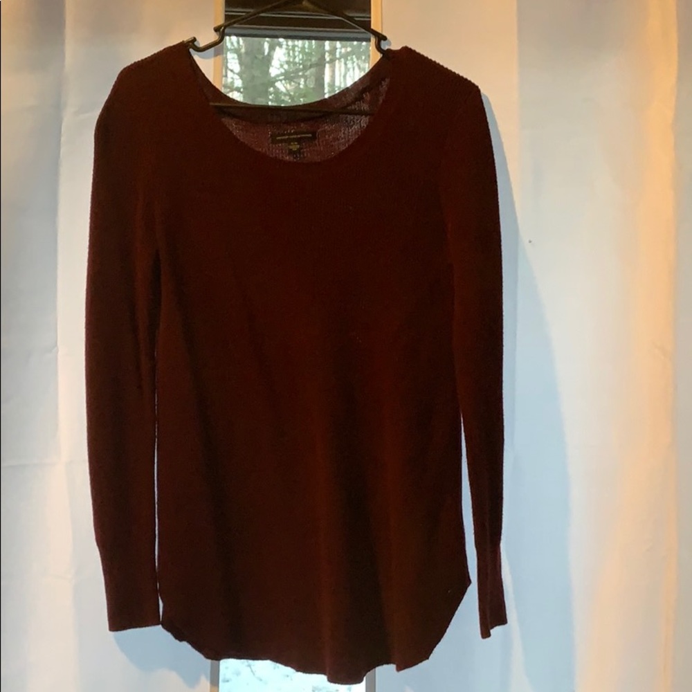 Long sleeve, maroon, ribbed sweater.
